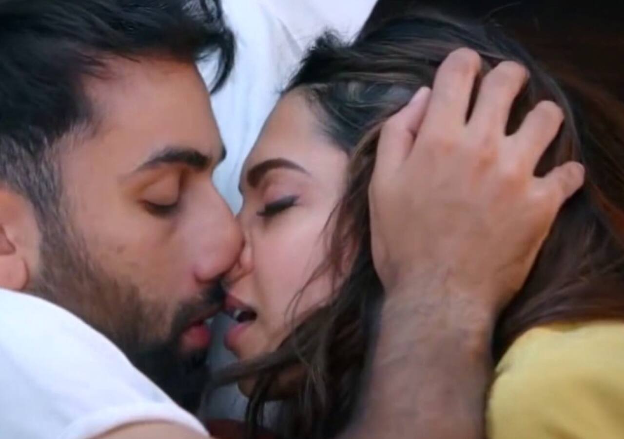 Bollywood stars and their steamiest kissing scenes: Deepika Padukone and Ranbir Kapoor 