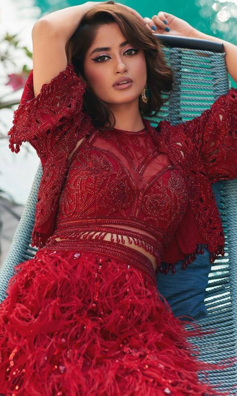 Beautiful And Cute Actress Dress Design Ideas | 2021 Pakistani Actress  Dressing Design | Beautiful pakistani dresses, Designer dresses casual,  Stylish dress book