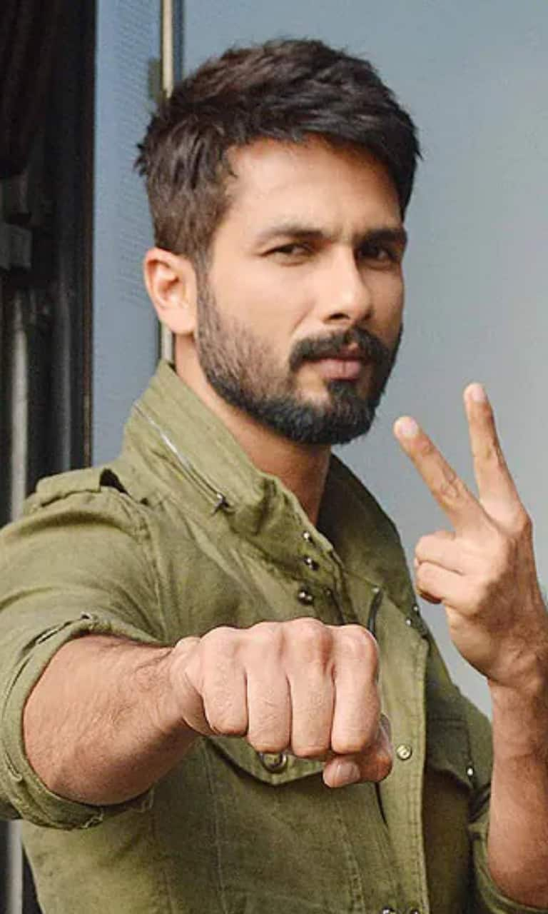 Pagalo ki tarah kyu chilla rahe ho': Shahid Kapoor loses his cool at  paparazzi for shouting | Bollywood News - The Indian Express