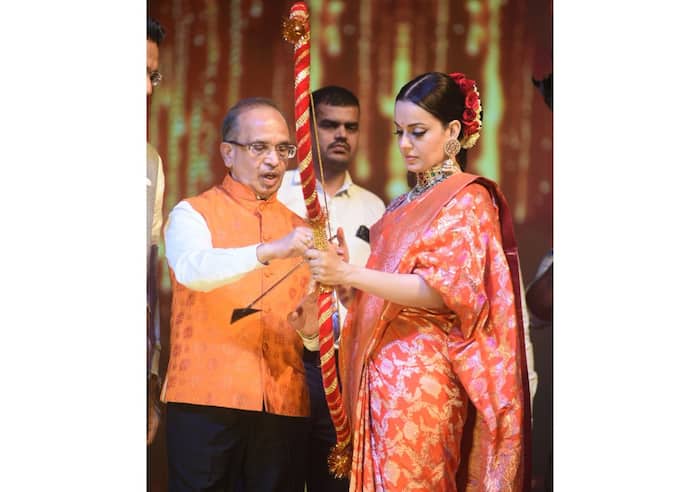 कंगना रनौत की कई एगंल से फोटोज हुए क्लिक