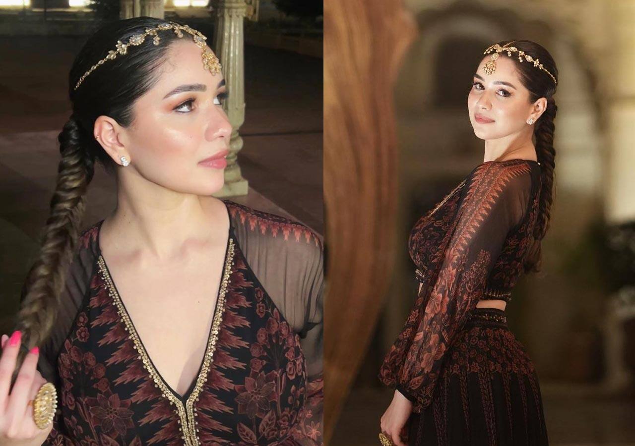 Sara Tendulkar looks like an actual princess as she poses in maroon ethnic  wear in royal Rajasthan