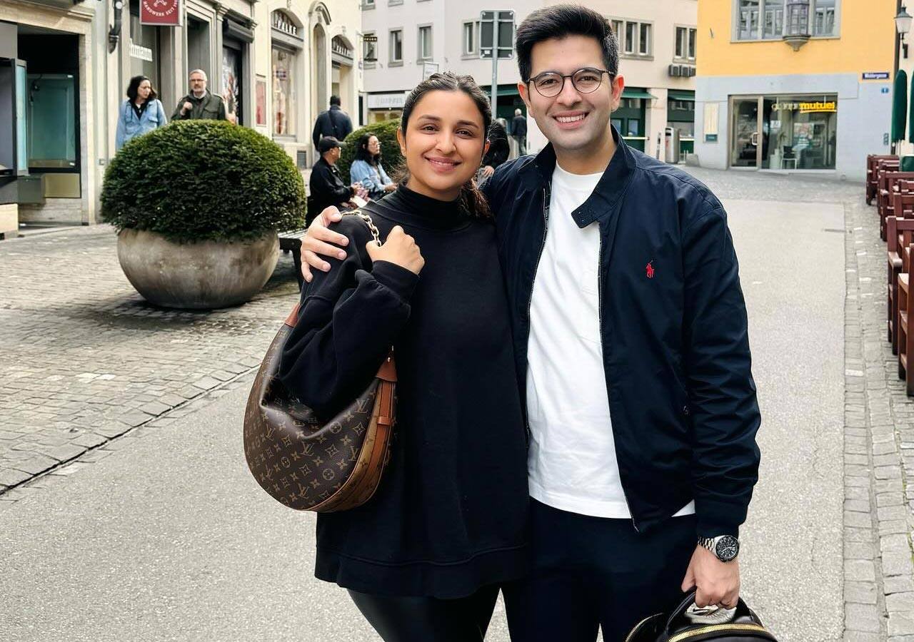 Parineeti Chopra and Raghav Chadha enjoy shopping