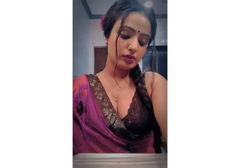 Ullu App Fame Shyna Khatri Fail Bollywood Actress in Boldness, See ...