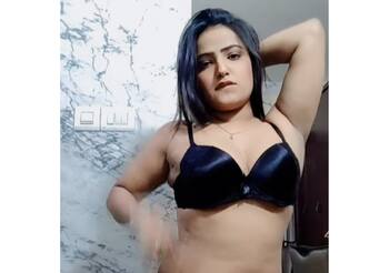 Ullu App Fame Shyna Khatri Fail Bollywood Actress in Boldness, See ...