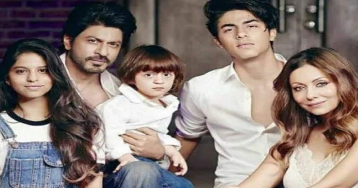 Top 12 pics of Shah Rukh Khan with his kids from his family album