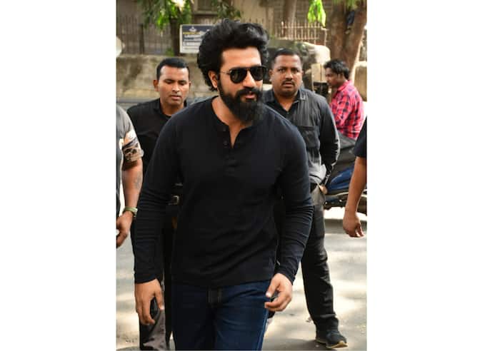 सोशल मीडिया पर छाया विक्की कौशल का लुक