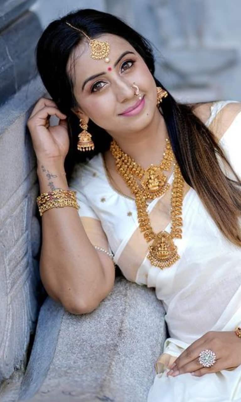 Anushka White Gold Diamond Ring Online Jewellery Shopping India | Dishis  Designer Jewellery