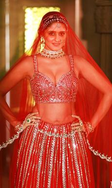 रॉयल ब्राइडल लुक के लिए आयशा सिंह से लें स्टाइलिंग टिप्स