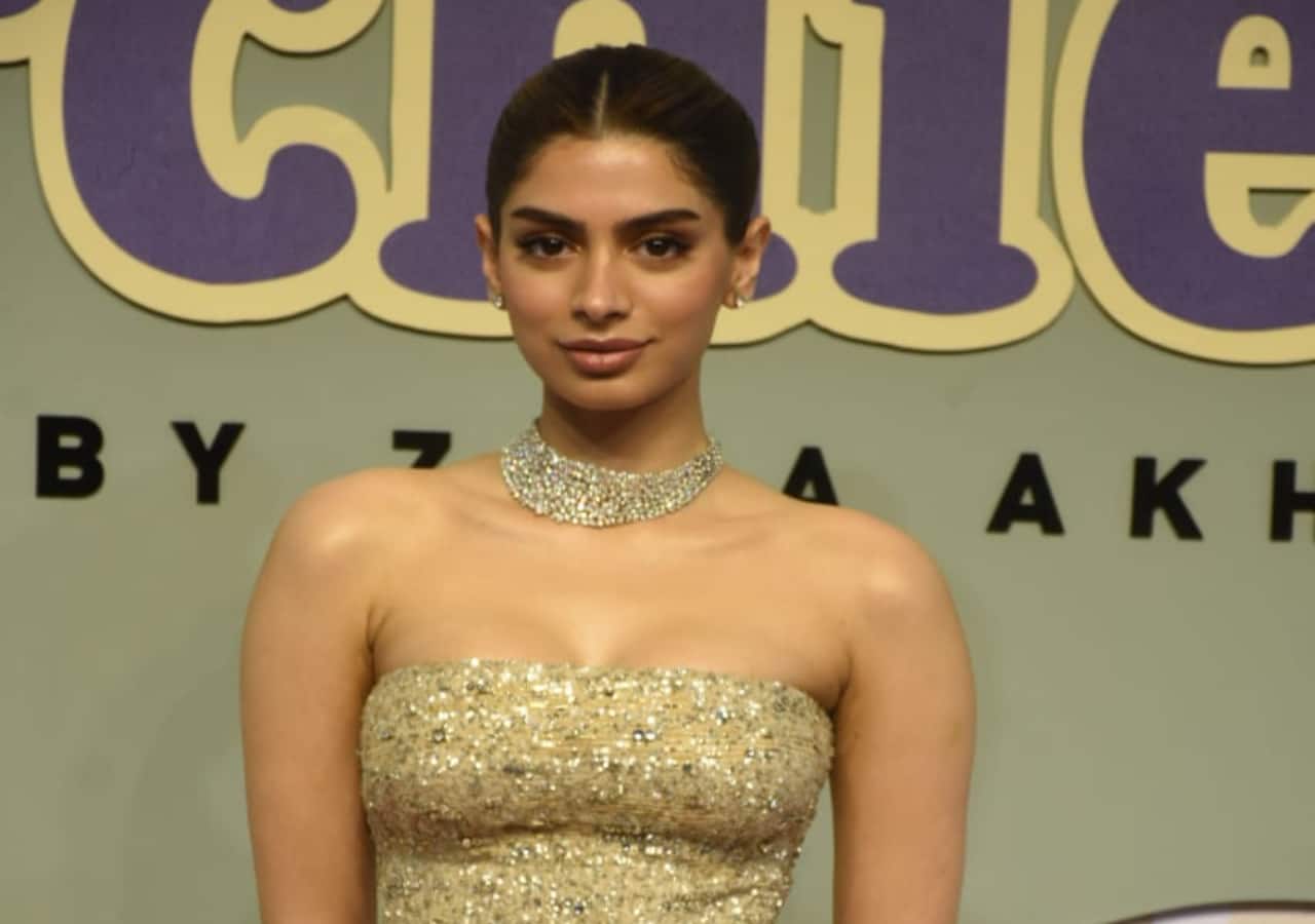 The Archies screening: Khushi Kapoor dons mom Sridevi's dazzling gown for her first red carpet [Watch Video]