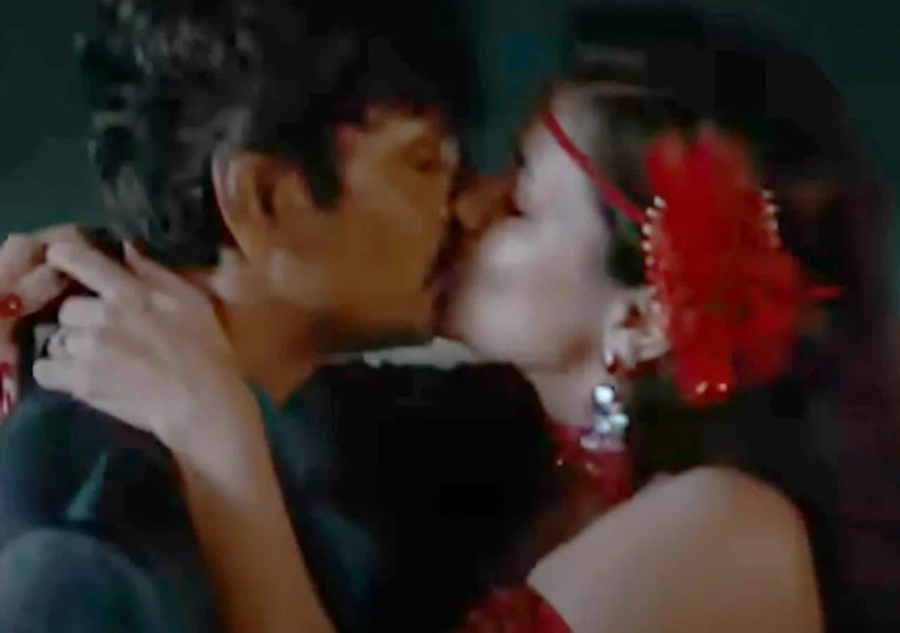 Nawazuddin Siddiqui's kiss in Tiku Weds Sheru