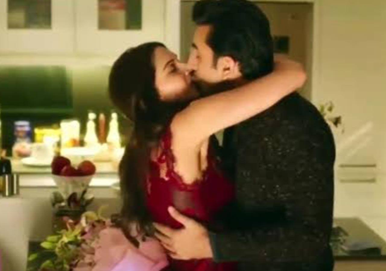 Deepika Padukone and Ranbir Kapoor's passionate kiss in Tamasha