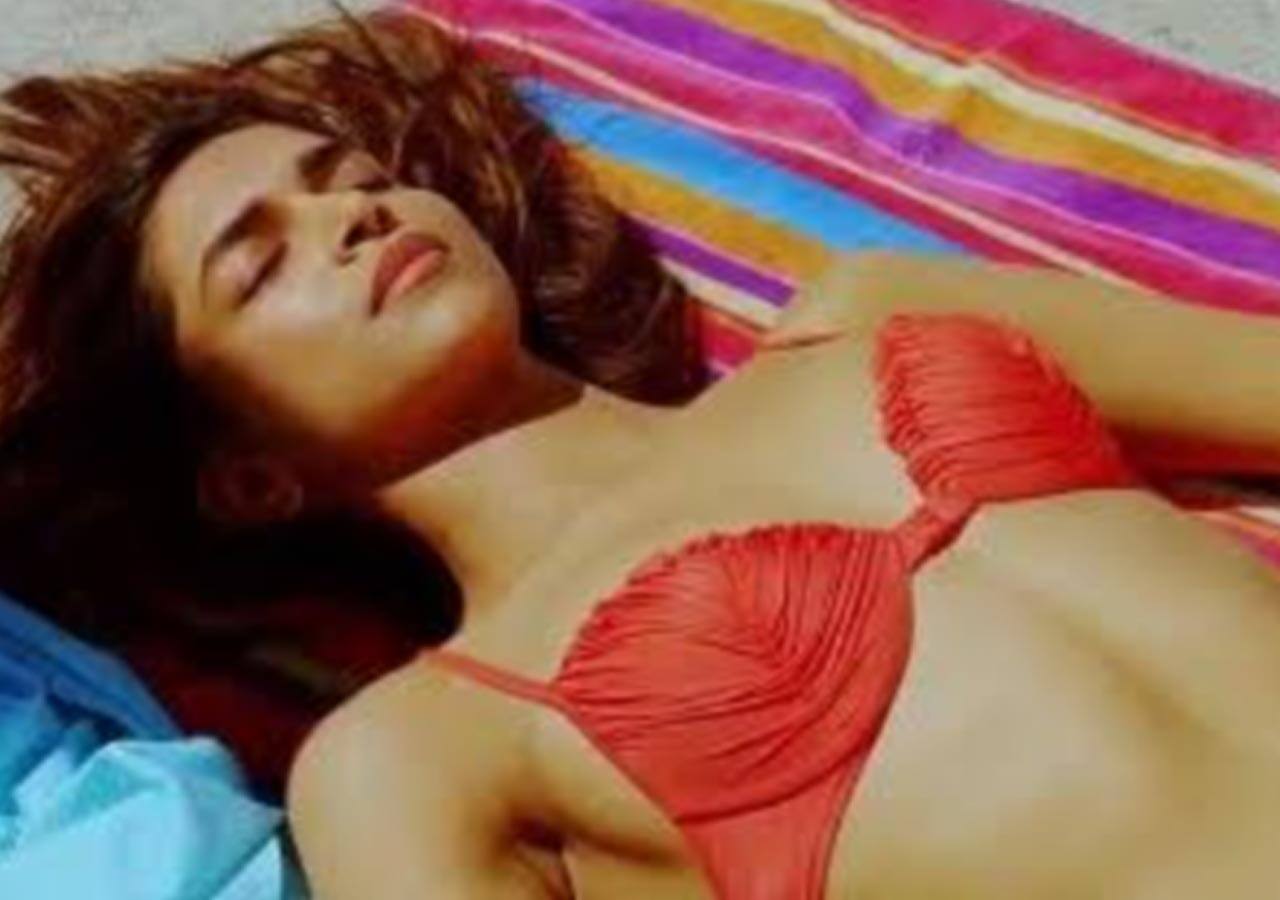 Deepika Padukone looks HOT in a bikini