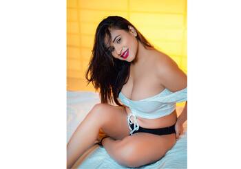 Ullu App Charmsukh Fame Muskaan Agarwal Hot And Bold Photos ...