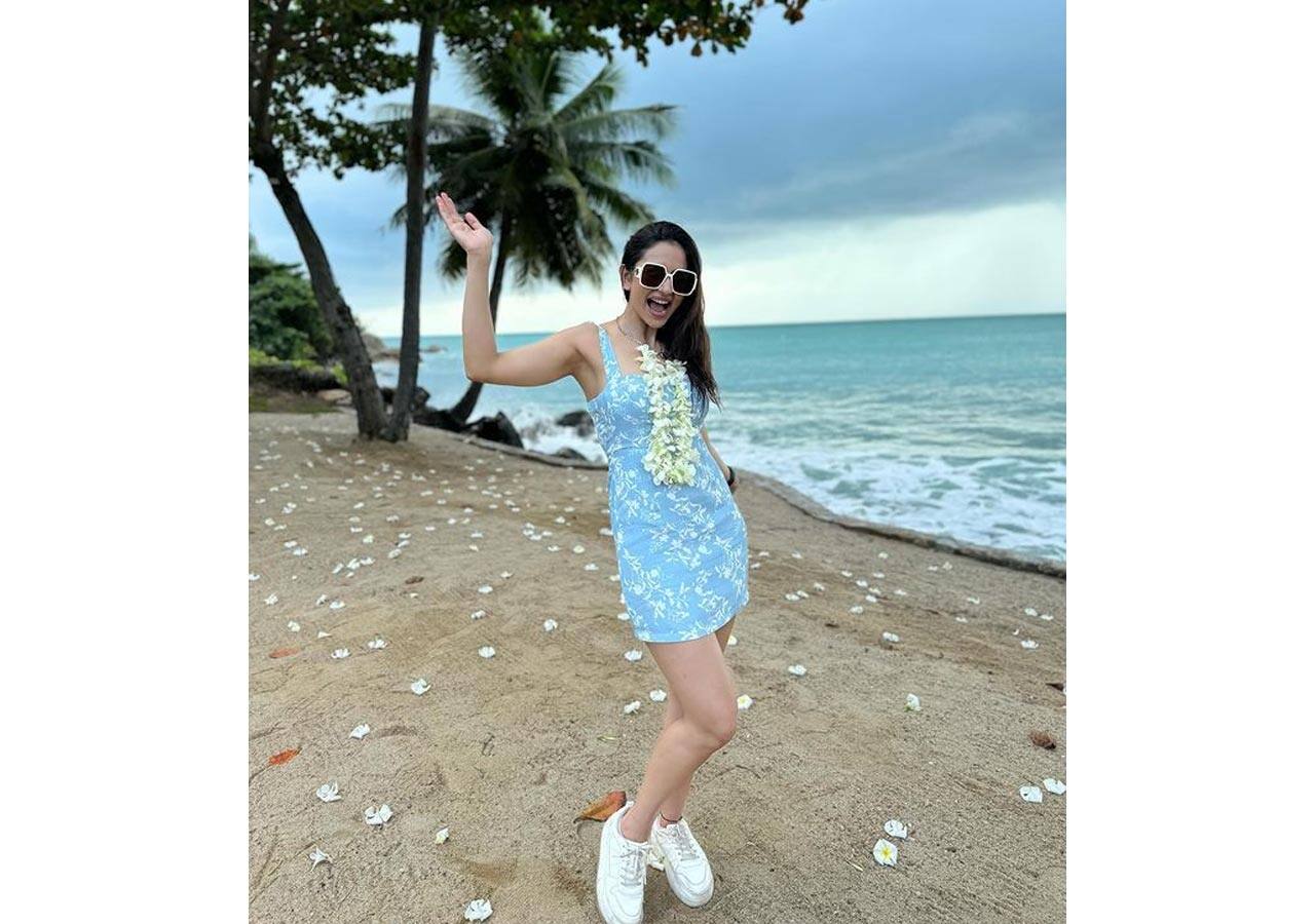 Rakul Preet Singh looks stunning in this outfit