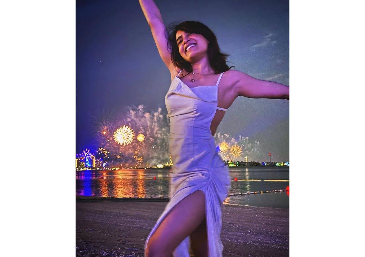 Samantha Ruth Prabhu looks uber hot in backless outfit