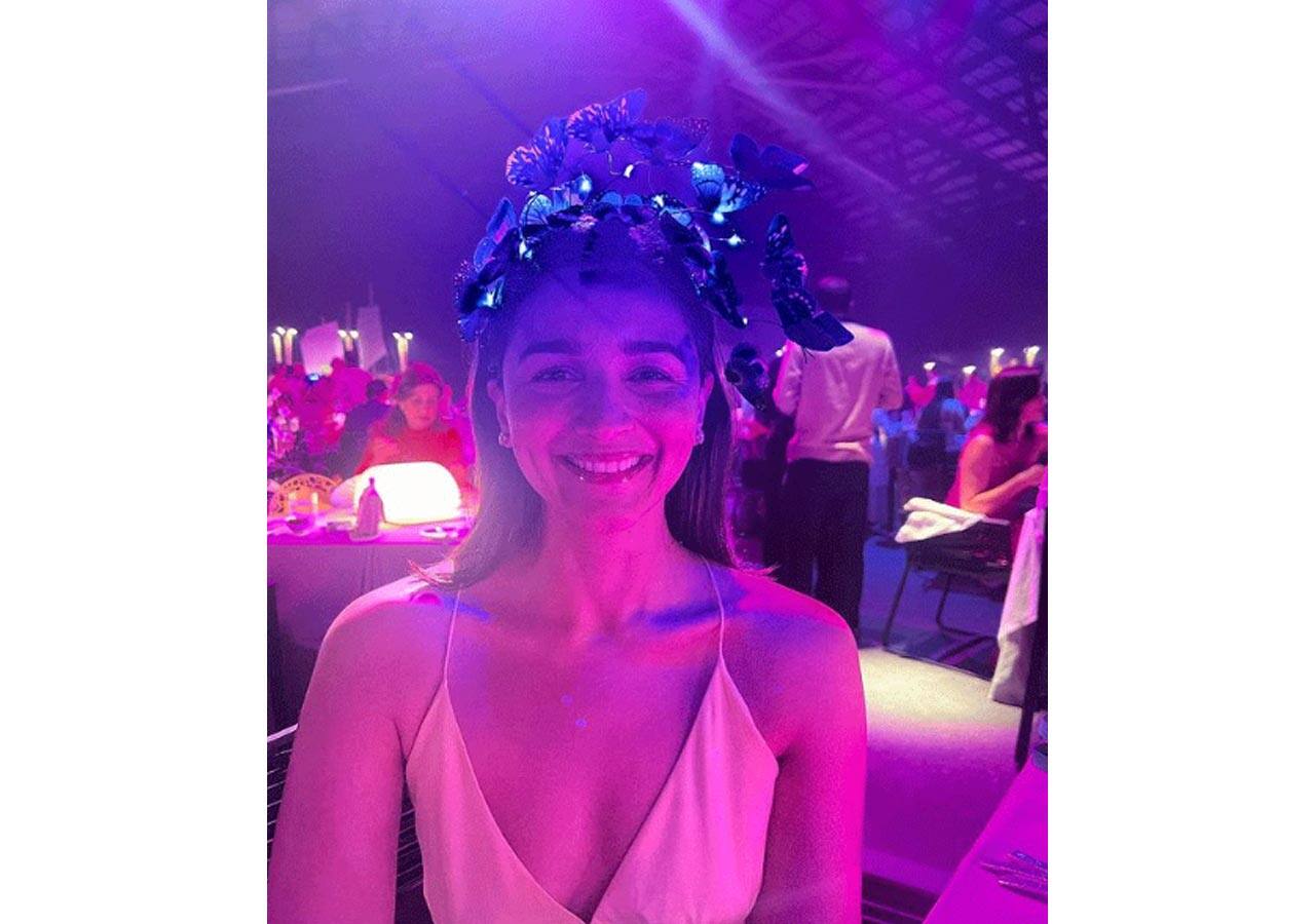 Alia Bhatt looks hot