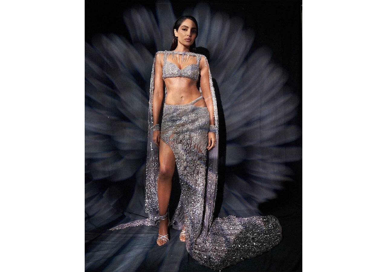 Sobhita Dhulipala is a siren