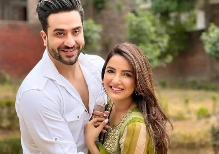 Jasmine Bhasin-Aly Goni going strong