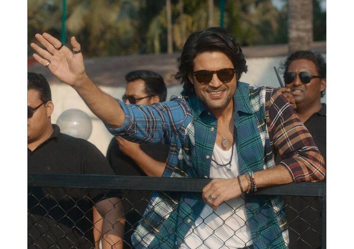 Rajeev Khandelwal will make you go weak in the knees