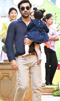 Ranbir Kapoor-Raha Kapoor and other Top 10 parents who love to twin with their kids