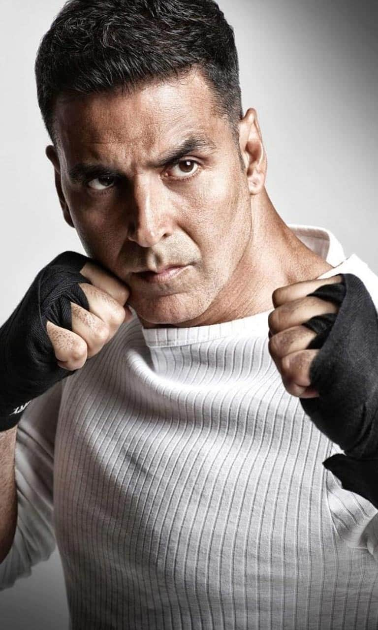 Bade Miyan Chote Miyan star Akshay Kumar and other top 8 actors who are masters in different sports