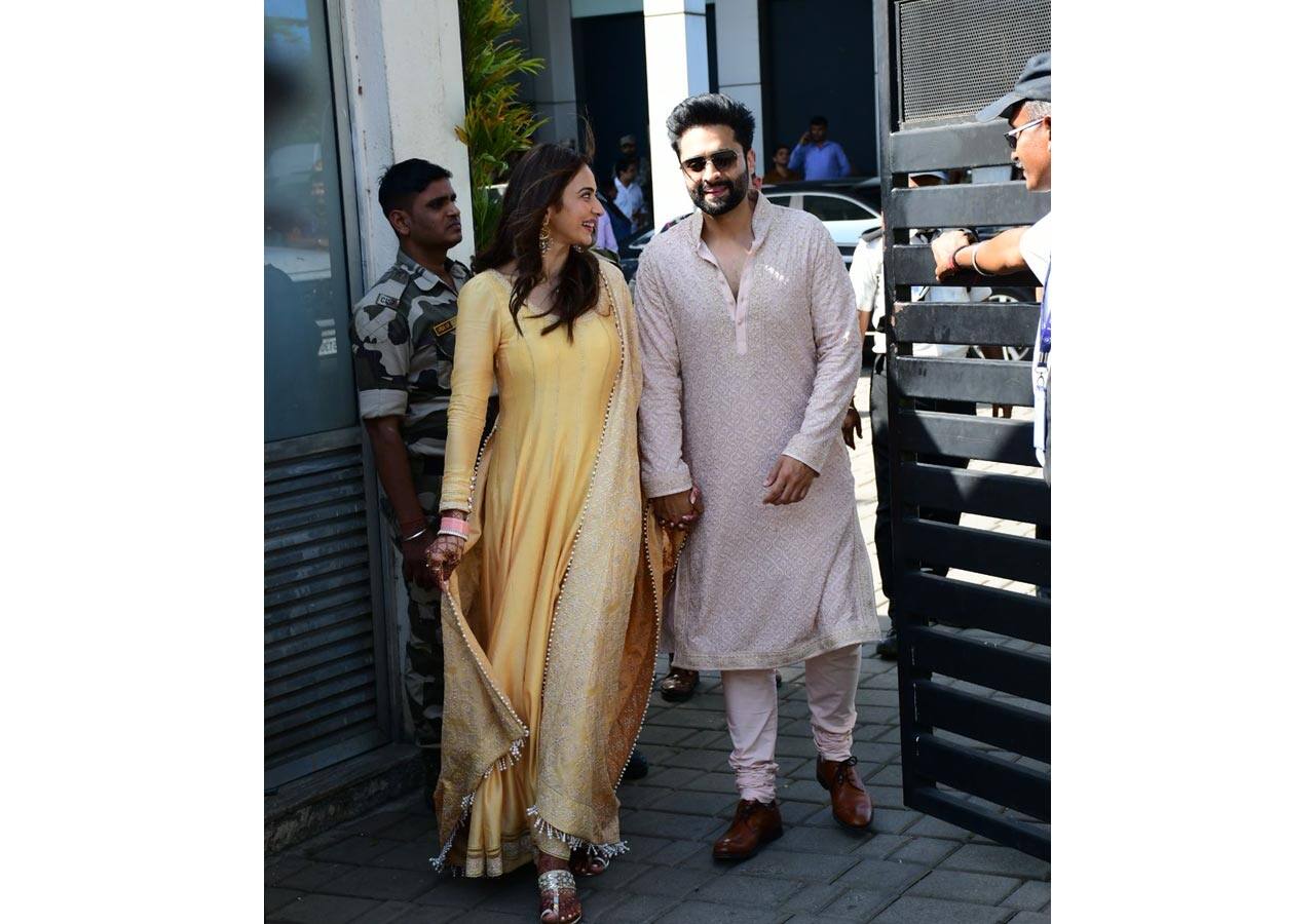 Rakul Preet Singh cannot take her eyes off her husband Jackky Bhagnani