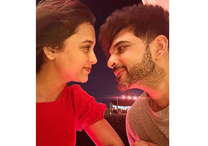 एक दूजे की आंखों में खोए करण-तेजस्वी