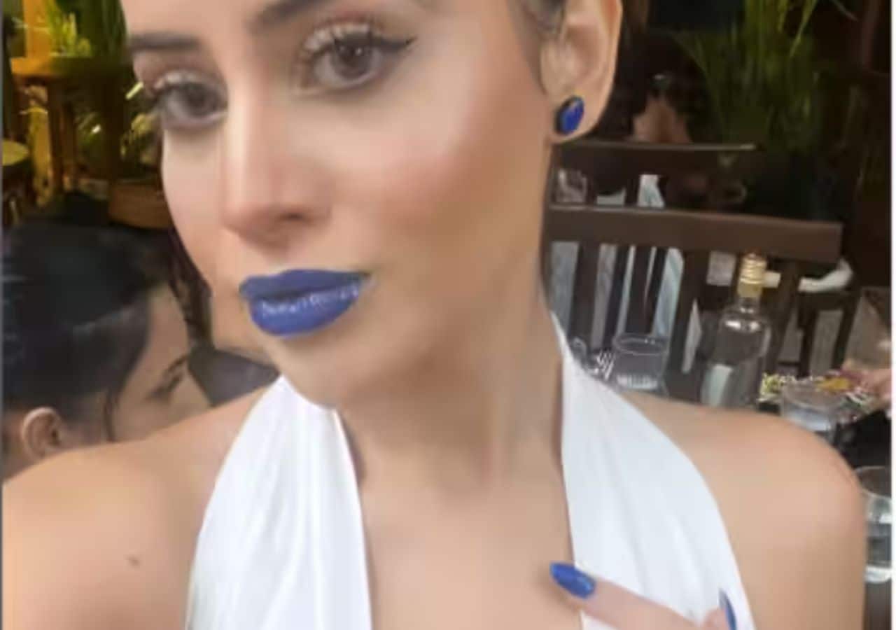 Uorfi Javed goes bold in blue