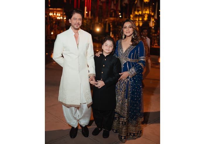 Shah Rukh Khan, Gauri Khan and AbRam Khan make for one amazing looking family 