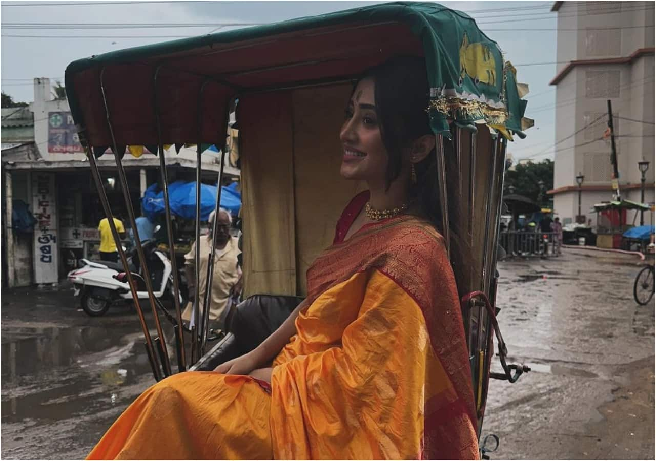 Shivangi Joshi looks radiant in a yellow Odia Bomkai silk saree as she ...