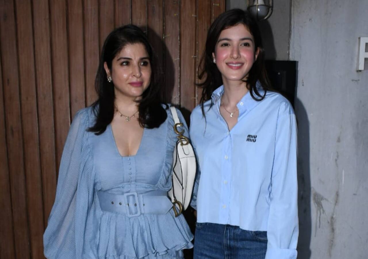 Shanaya Kapoor and mom Maheep Kapoor at Alanna Panday's baby shower