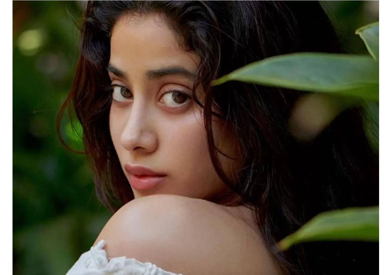 Janhvi Kapoor splashes cold water