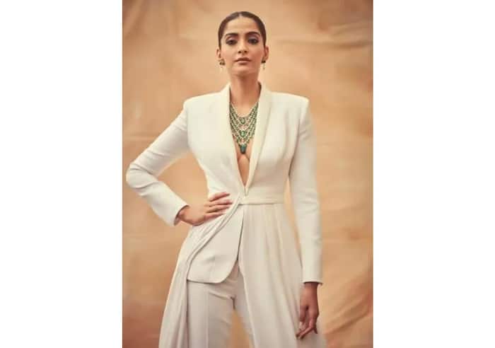 Sonam Kapoor looks royal