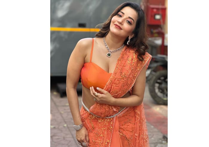 मोनालिसा की अदाओं ने लूटा दिल