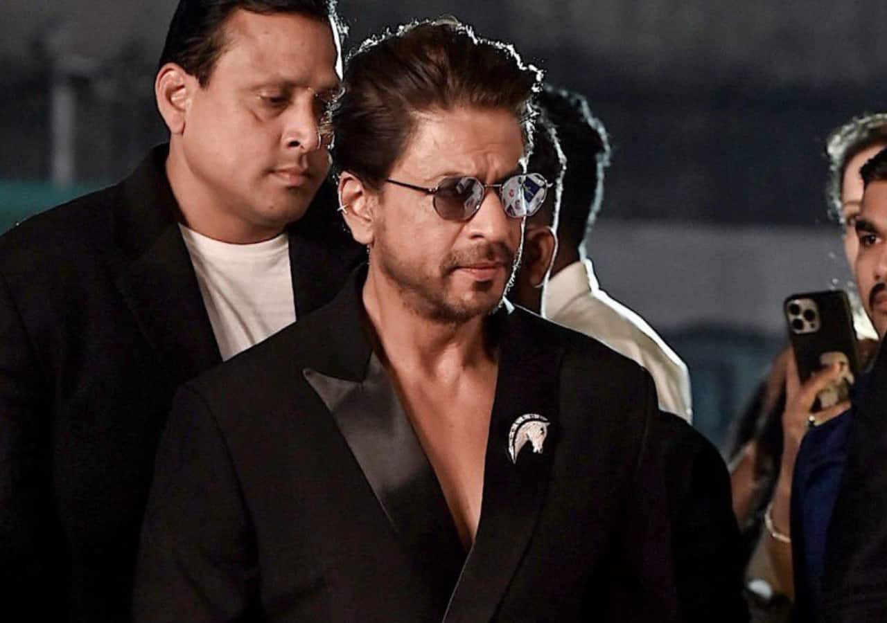 Zee Cine Awards 2024 Shah Rukh Khan sets the stage on fire with a