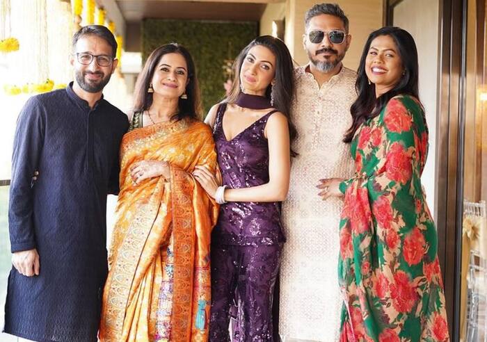 Neelam Upadhyaya opts for an outfit in deep purple