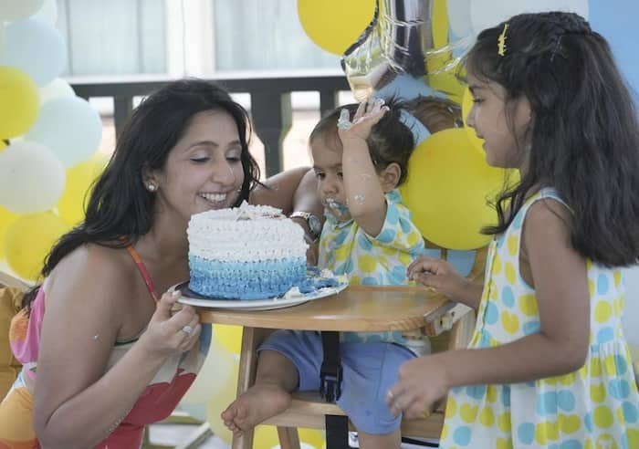 Barun Sobti's son Meer cut a rainbow cake