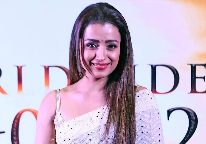 Trisha looks gorgeous