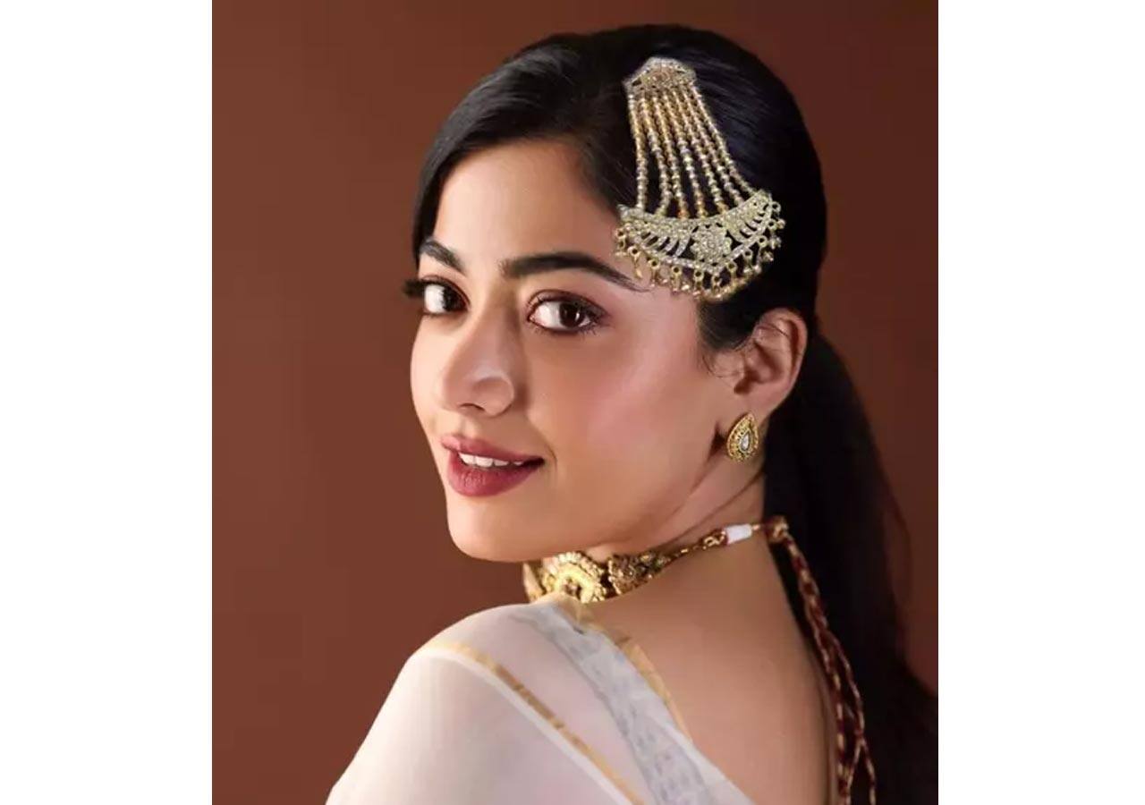 Eid 2024: Fashionable passa aka hair jhumar to wear like Kareena Kapoor ...