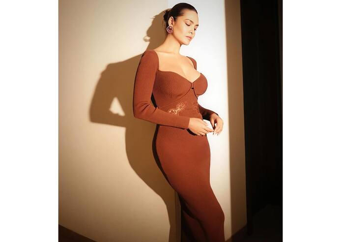 Esha Gupta looks sassy