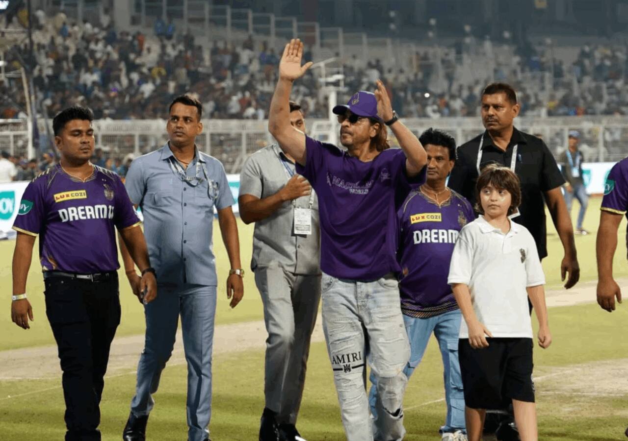 IPL 2024 Shah Rukh Khan performs on Jhoome Jo Pathaan during KKR vs DC