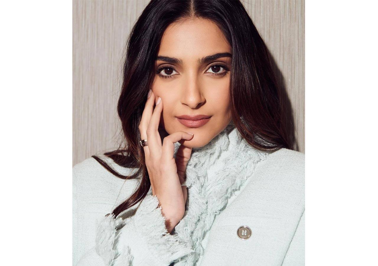 Sonam Kapoor flaunts her flawless skin