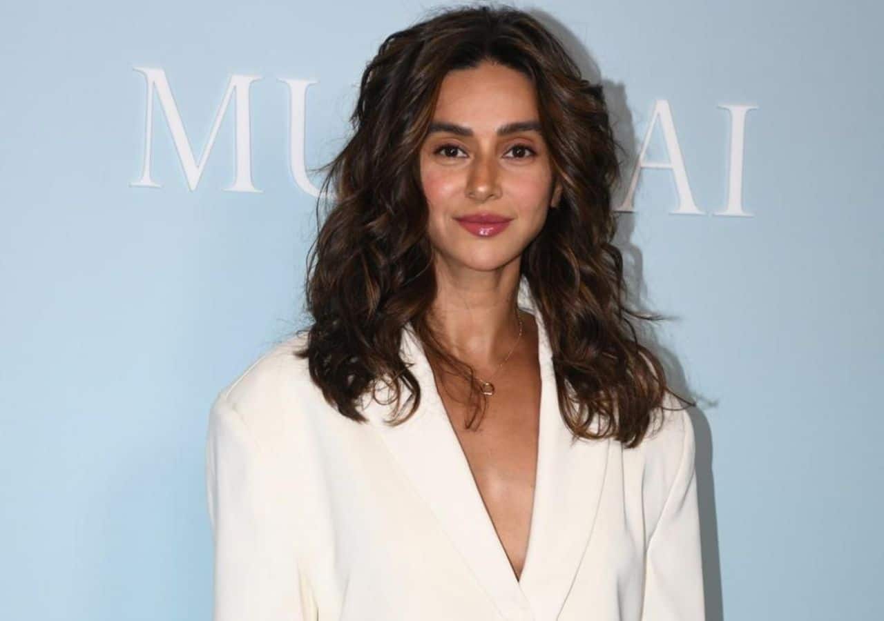 Shibani Dandekar looks sassy