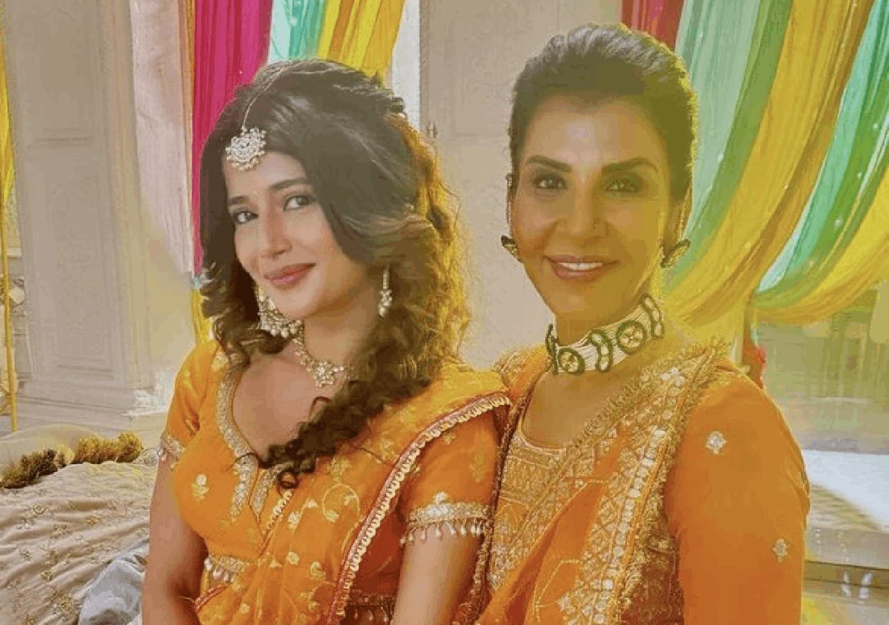 Yeh Rishta Kya Kehlata Hai serial: Samridhii Shukla twins with Anita Raj in latest pic from sets; fans cannot get over Abhira-Dadisa's 'love story in parallel universe'