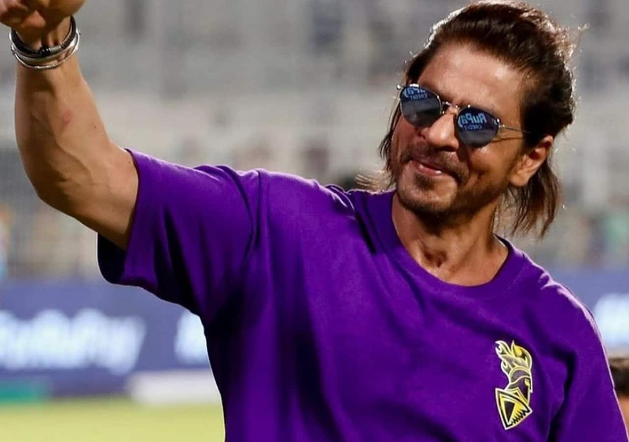 Shah Rukh Khan cheers for KKR team; sports a mask post hospitalisation [Watch]