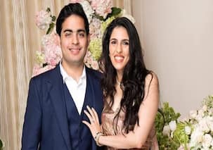 Akash Ambani and Shloka Ambani’s lip lock video goes VIRAL from their wedding ceremony [Watch]
