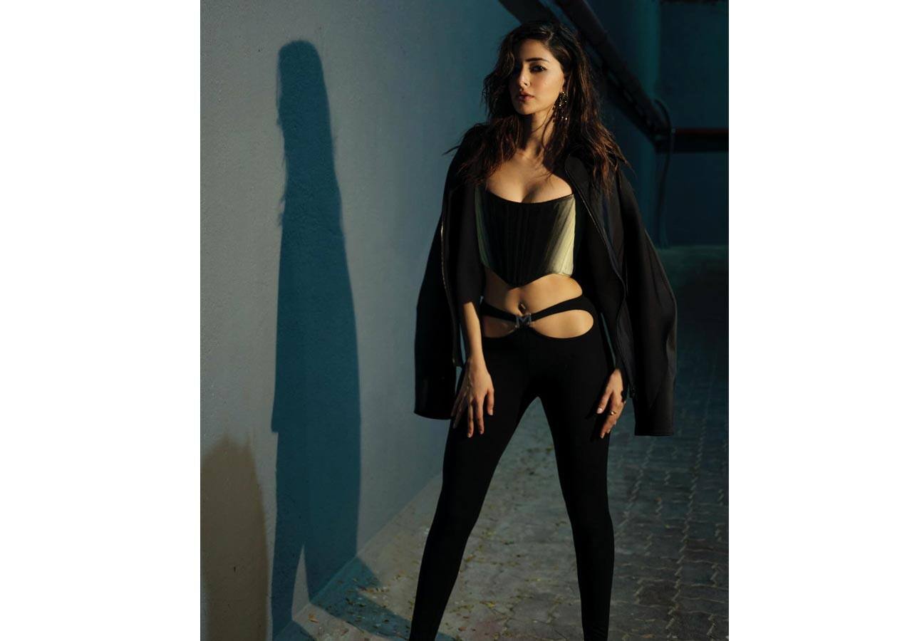 Ananya Panday drops super gorgeous pictures, is this a breakup side effect?