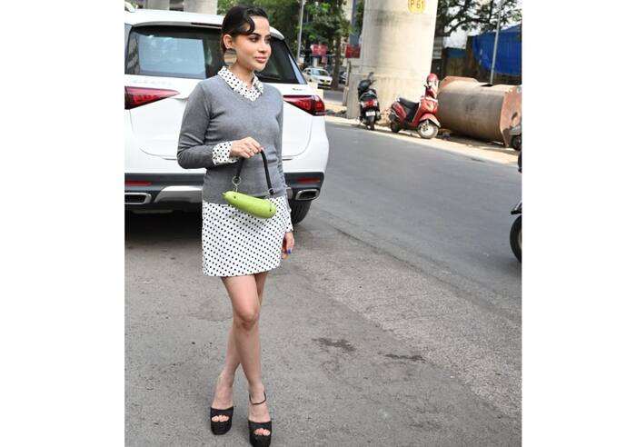 उर्फी जावेद ने पहनी ये ड्रेस