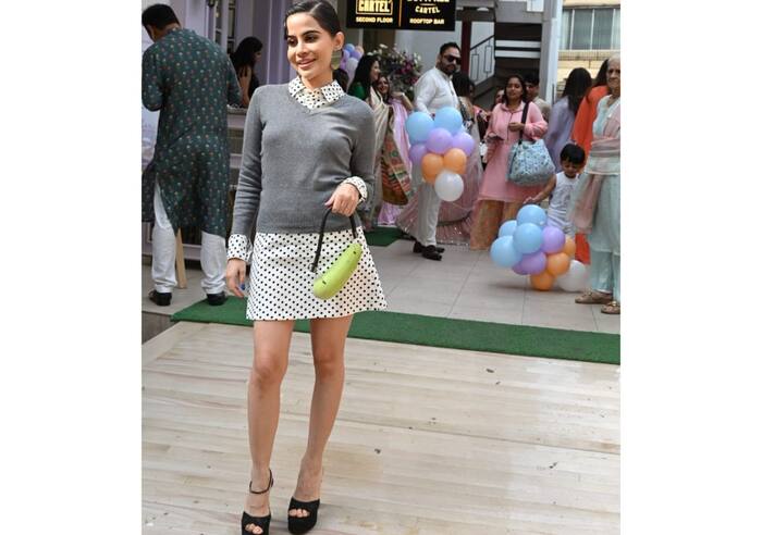 उर्फी जावेद के पर्स ने खींचा ध्यान