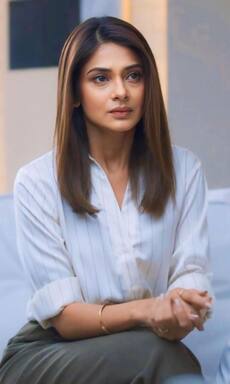 जेनिफर विंगेट के टॉप 9 ऑफिस लुक्स